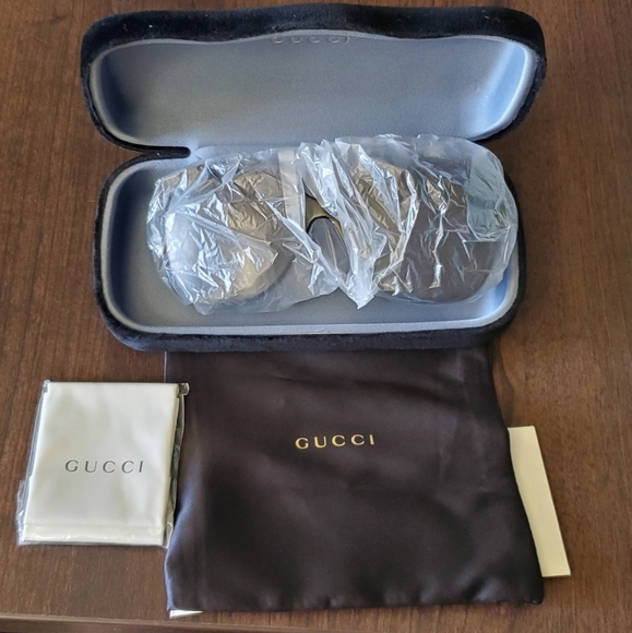 ❌SOLD❌Gucci sunglasses authentic - Picture 4 of 9